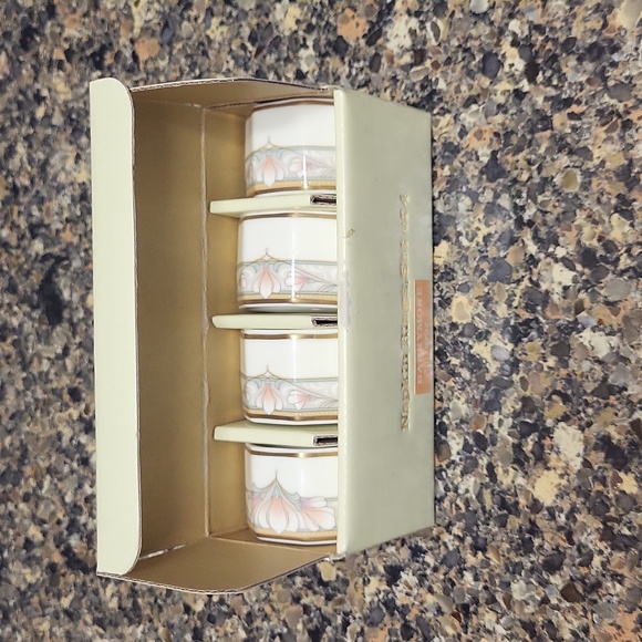 Noritake "Barrymore" Napkin Rings (Set of 4) - Picture 3 of 4